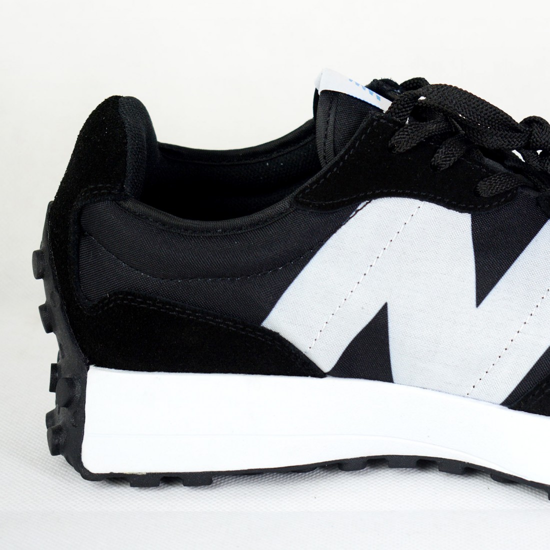 new balance 327 black white mesh